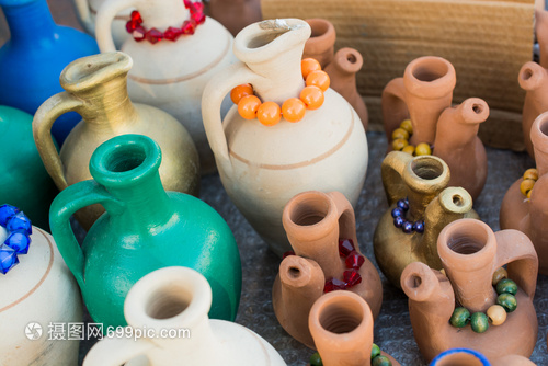 土耳其伊斯坦布尔销售市场上的传统陶瓷厂