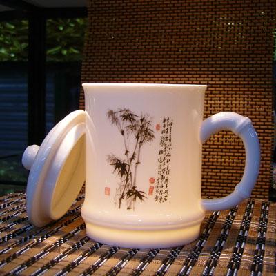 景德镇唐龙陶瓷是集设计,生产,销售为一体的定做办公茶杯厂家